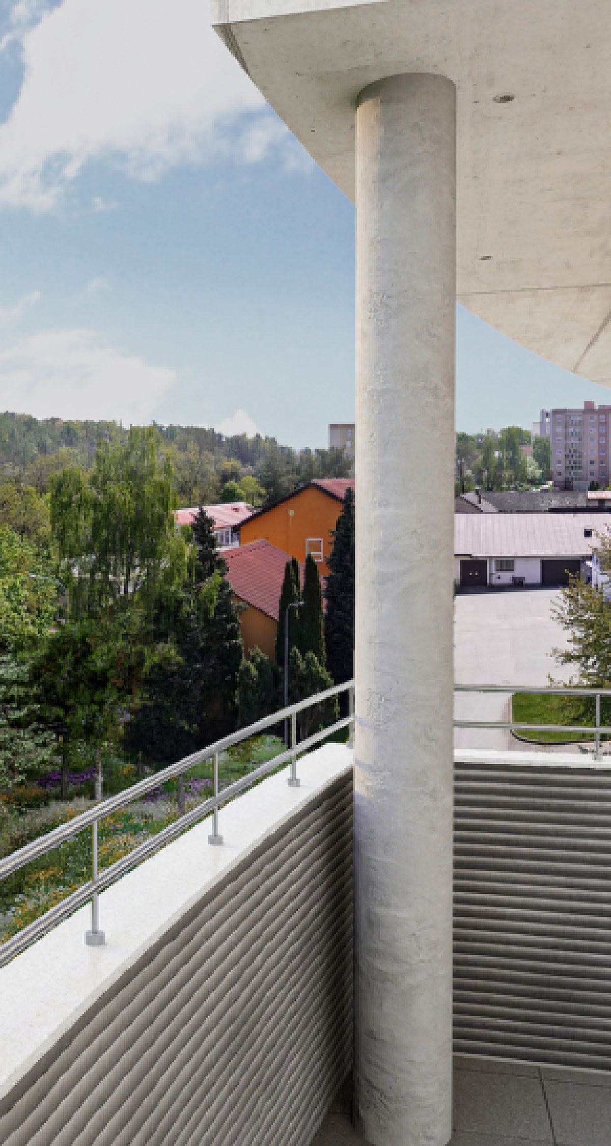 Balkon 
ke každému bytu.